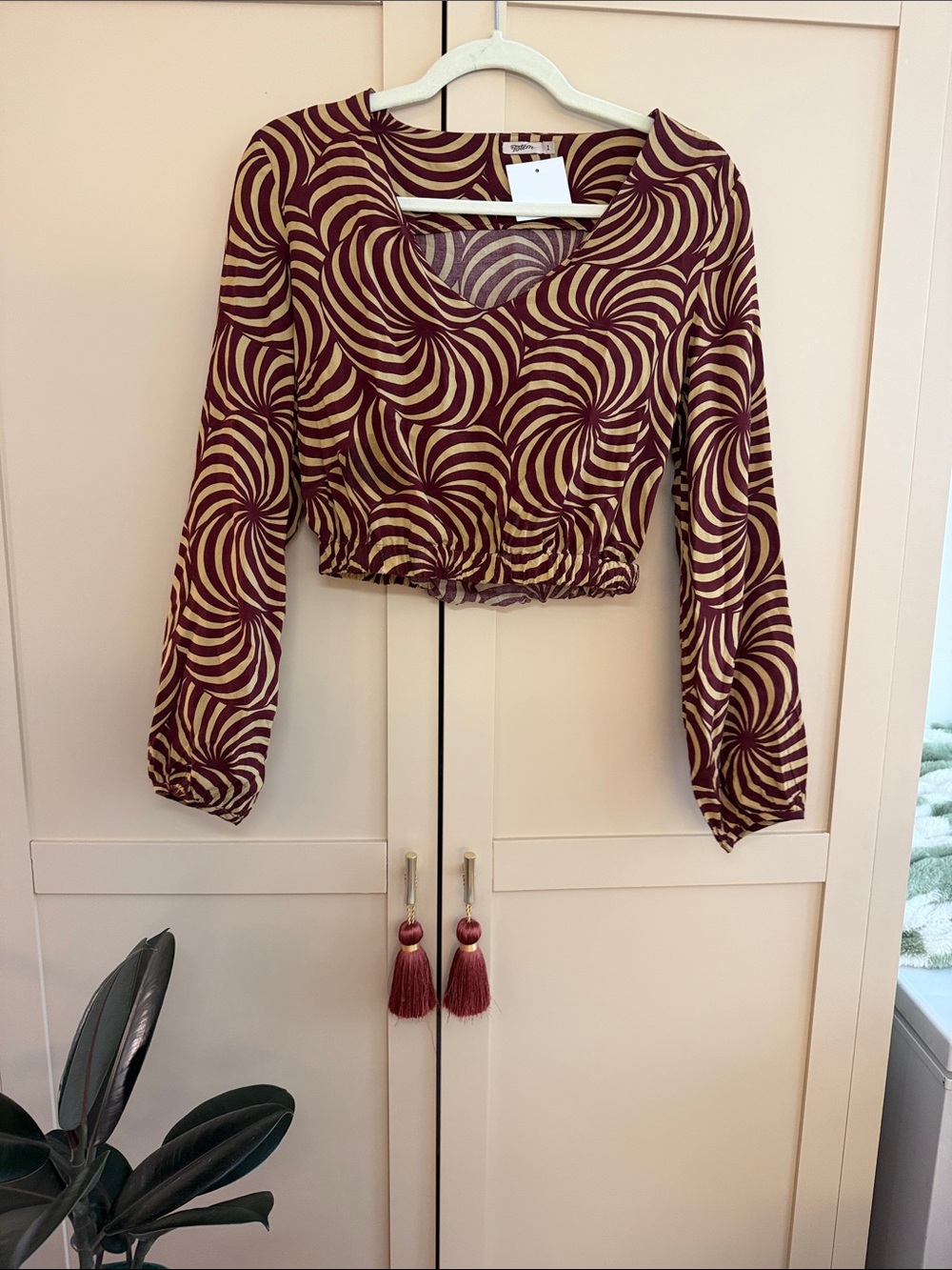 Toteme Burgundy and Cream Swirl Cropped Long Sleeve Top